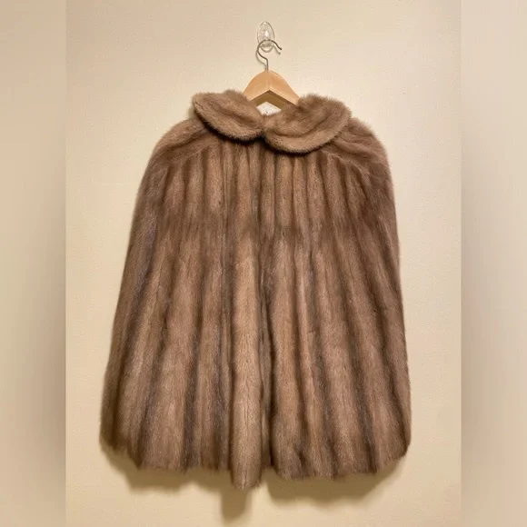 FURS BY EDWARD GLASSER CHICAGO Vintage Brown Fur Poncho / CAPE. One size - Picture 3 of 11